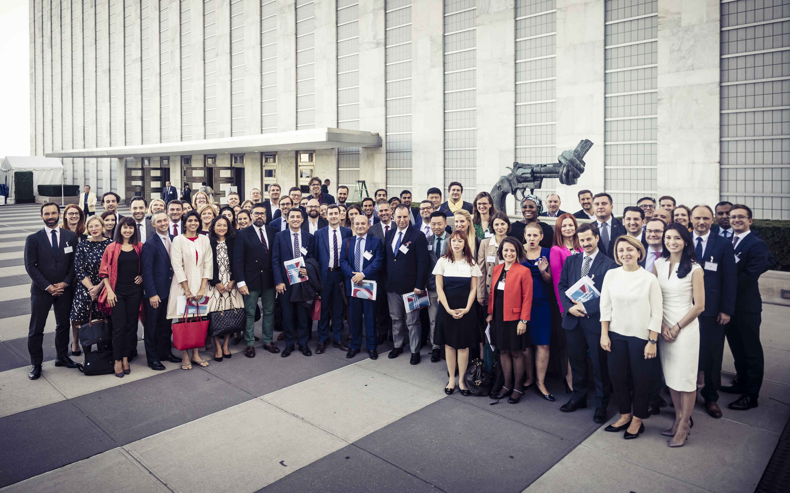 Munich Young Leaders in front of the UN headquarters in New York