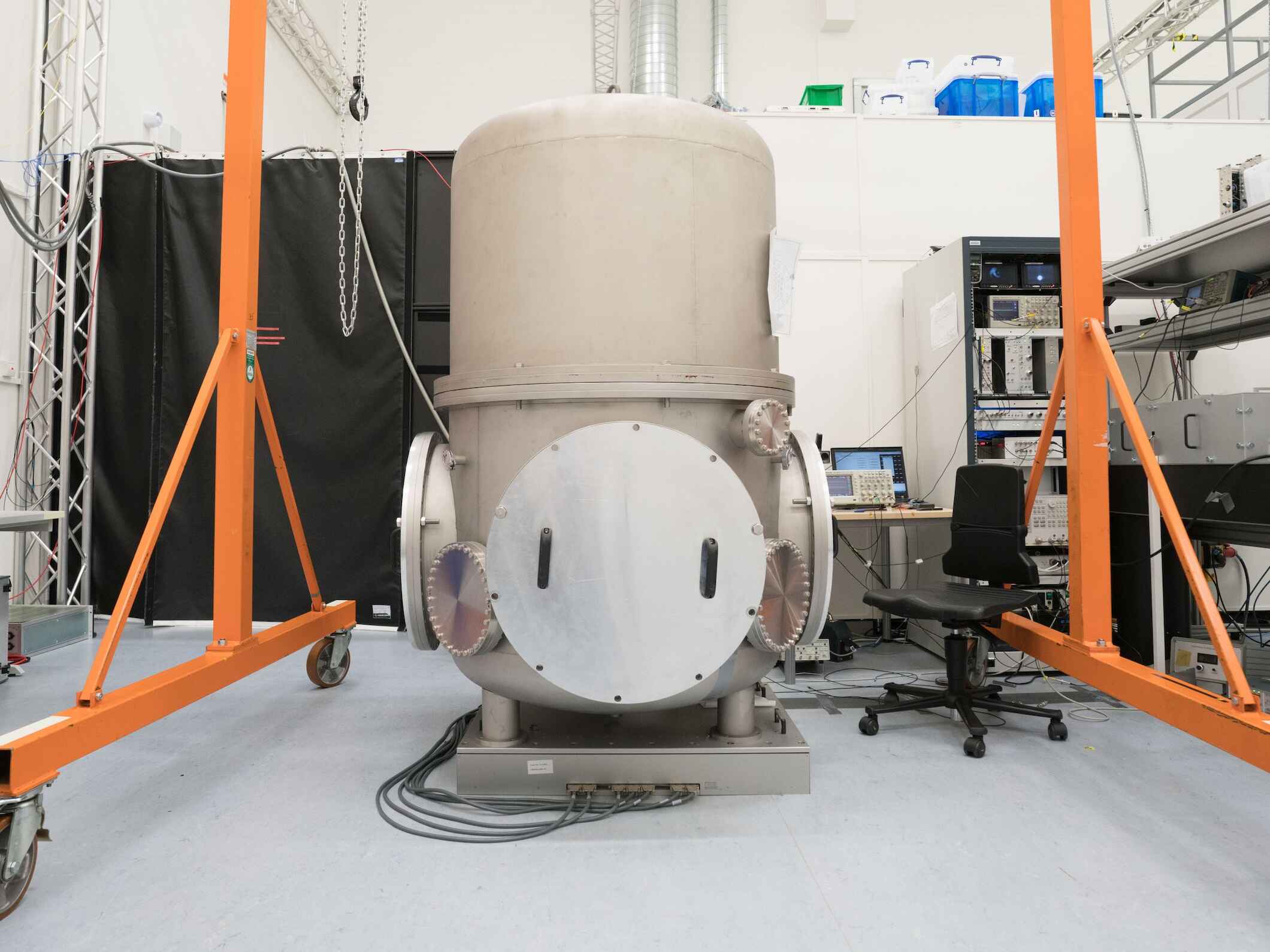 One of the vacuum tanks is being used here as a container for an optical test installation.