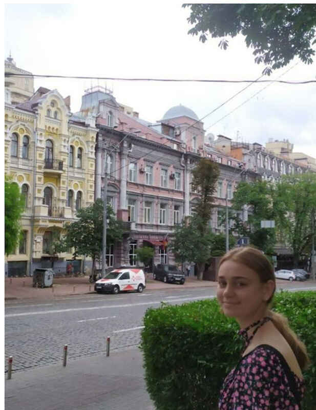 Daria in ihrer Heimatstadt Charkiw, vor dem Krieg