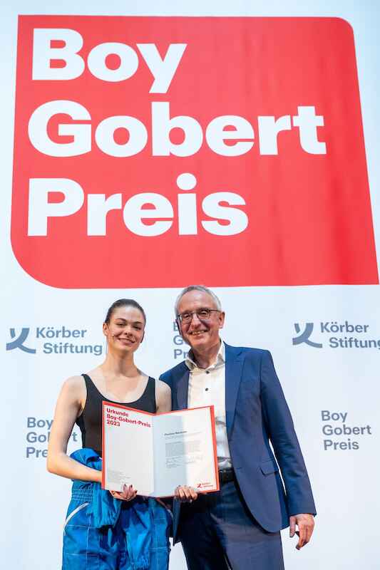 Preisträgerin Pauline Rénevier und Lothar Dittmer, Vorsitzender des Vorstands der Körber-Stiftung