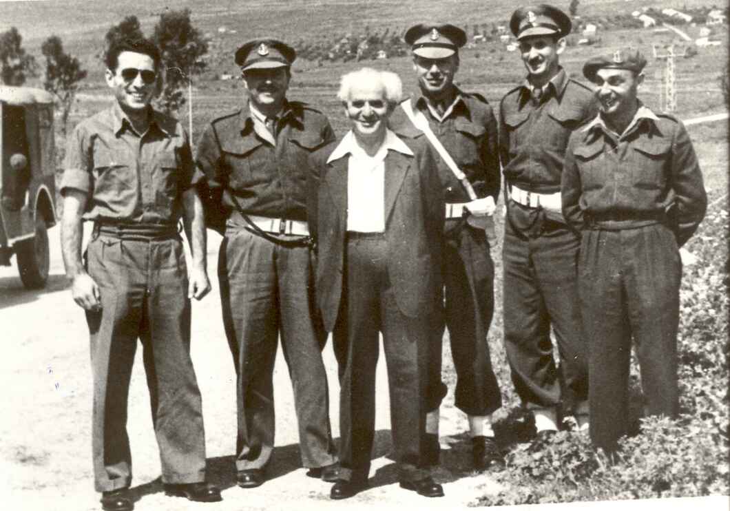 Günther Bucki als Fahrer Ben-Gurions