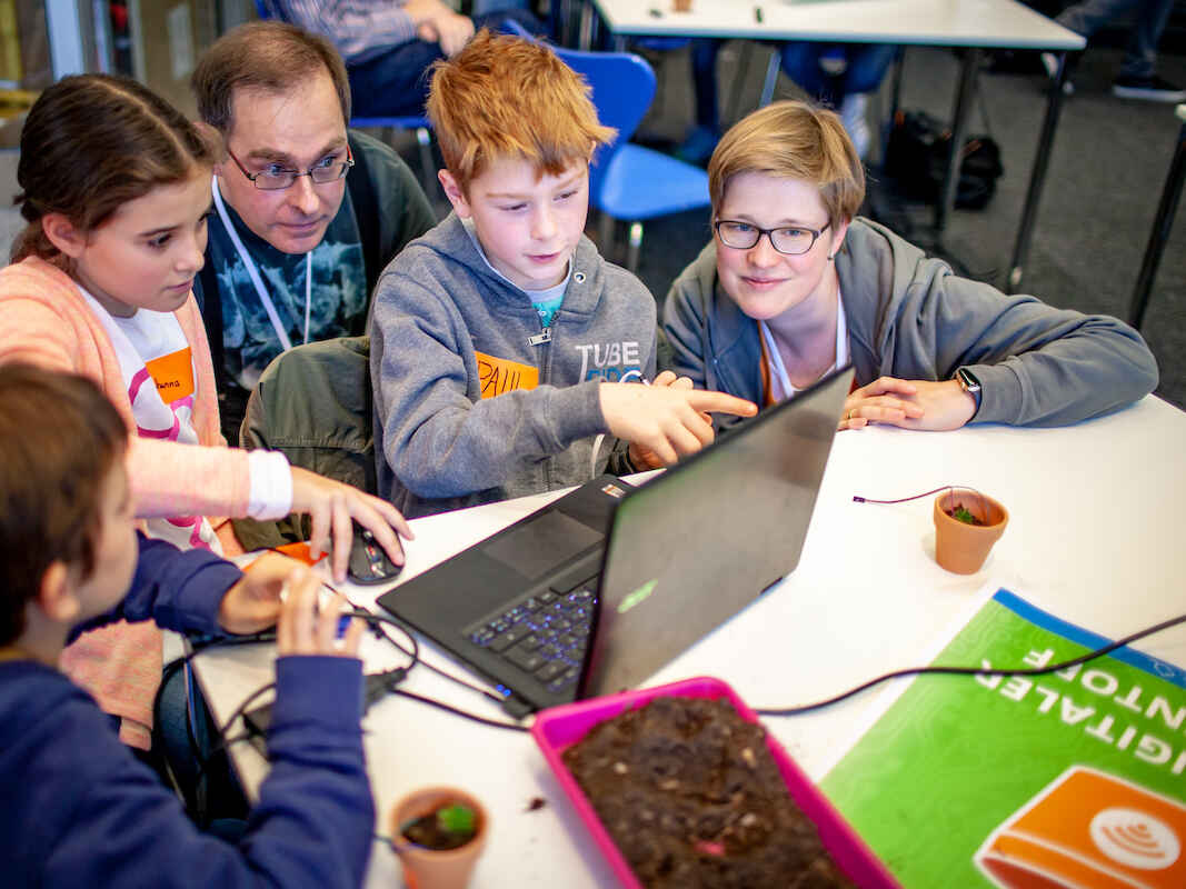 Bei der Code Week erleben Kinder und Jugendliche, wie sie mit Coding die Zukunft gestalten können. #Komm machen! #CodeWeek2023