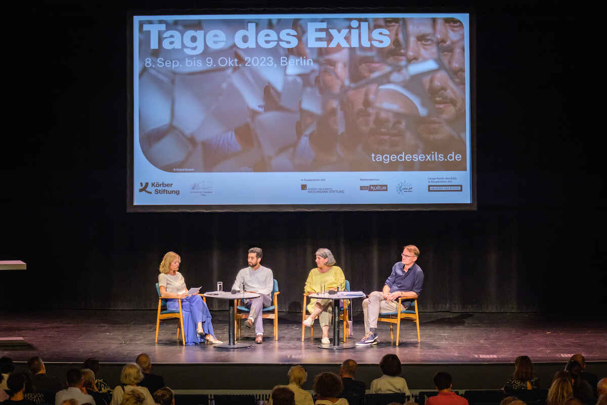 Panel bei der langen Nacht des Exils mit Nicola Albrecht (Moderation), Faisal Hamdo, Parastou Forouhar, Andreas Kossert.