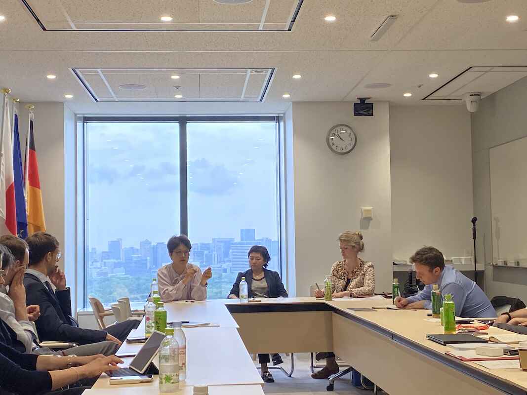 KNA im Gespräch mit Yoko Iwama vom National Graduate Institute für Policy Studies und Rumi Aoyama von der Waseda University